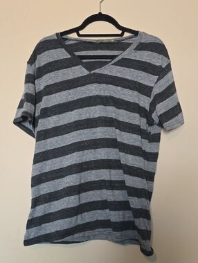 Striped V-Neck Casual Tee in Gray and Charcoal XL